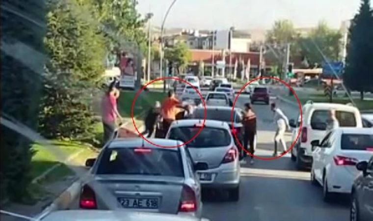 Trafikte tekmeli- yumruklu ’yol vermeme’ kavgası kamerada