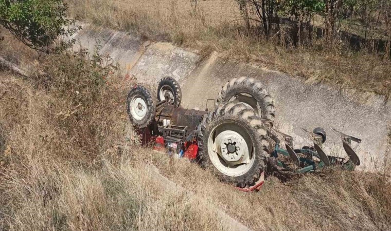 Traktör dere yatağına yuvarlandı: 1 ölü