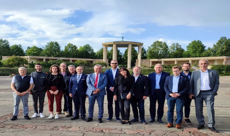 Türk-Çek dostluk parkı önerisi reddedilirse, Prag kardeş kentlikten çıkarılacak