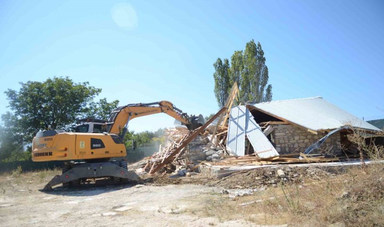 Uludağda kaçak villa inşaatı yerle bir edildi