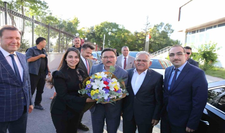 Vali Çiçek, Aile ve Sosyal Hizmetler İl Müdürlüğünü ziyaret etti