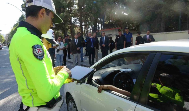 Vali Öksüz “Güvenli Eğitim” projesi çerçevesinde polis uygulamalarını denetledi