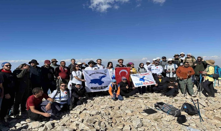 Van Gölü için 3 bin 537 rakımlı Artos Dağına tırmanıldı