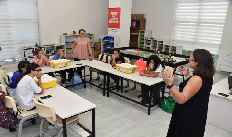 Yabancı öğrenci ve öğretmenler Yenişehir Belediyesi Akademiyi gezdi