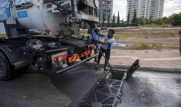 Yağmursuyu timleri şiddetli yağış ile birlikte teyakkuza geçti