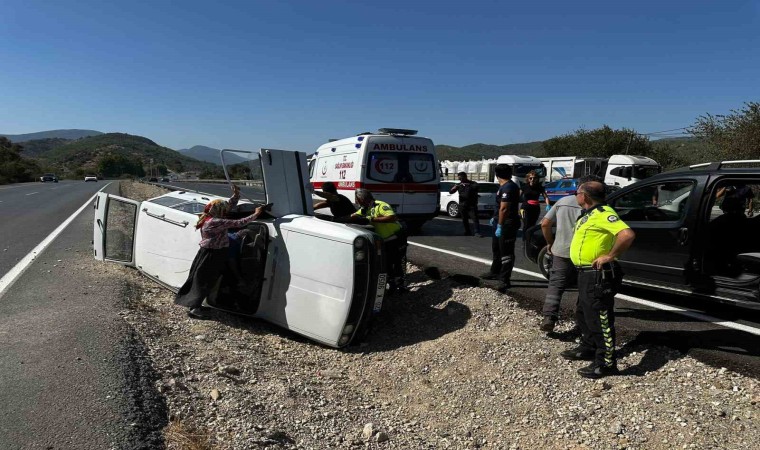 Yan yatan otomobilden yara almadan kurtuldular