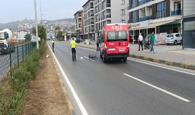 Yaya geçidinde minibüsün çarptığı bisikletli öldü