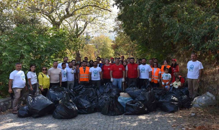 Yıldırımda temizlik gününde 1 ton atık toplandı