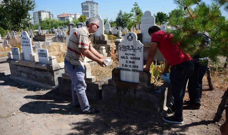 Yürekleri burkan cenaze: Kemikleri plastik kutunun içerisinde getirildi