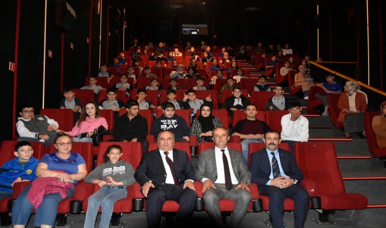 ‘100. Yılda 100 Etkinlik etkinliklerinde öğrencilere sinema günü