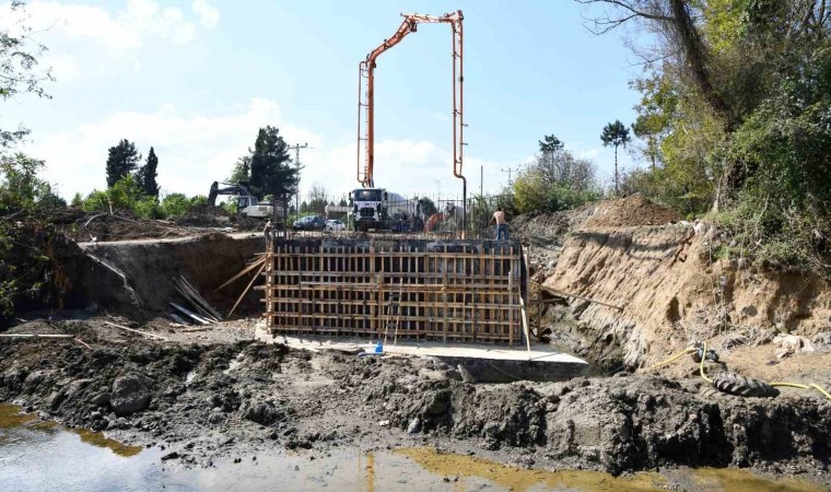 20 mahalle ve 2 ilçeyi bağlayan köprü 1,5 ay sonra tamam