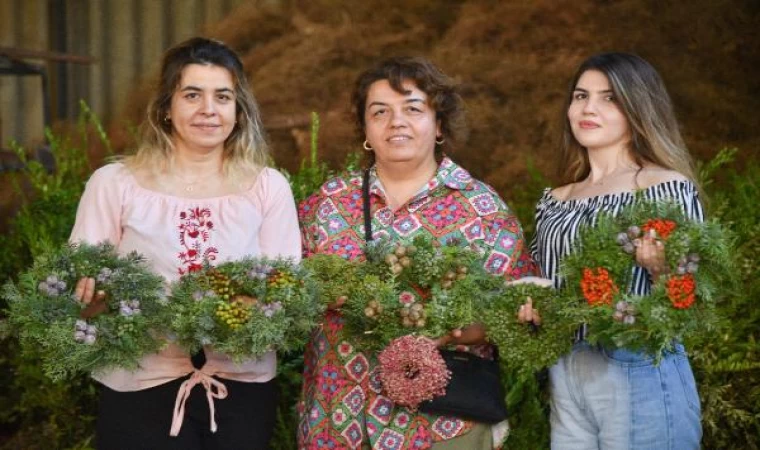 20 ülkeye ihraç edilen ’Noel çelengi’ mesaisi başladı