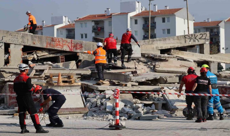 3üncü yılında İzmir Depremi, tatbikatla anıldı