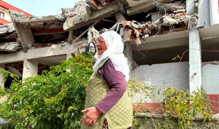 4 yıl sonra ameliyatla gözleri açılan kadın: Malatya’da enkazları görünce içim parçalandı