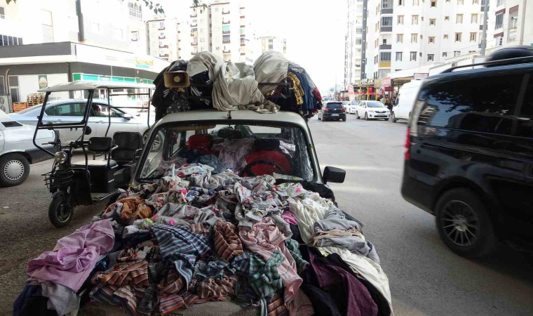 Adanada gezen mağazaya bakan bir daha bakıyor