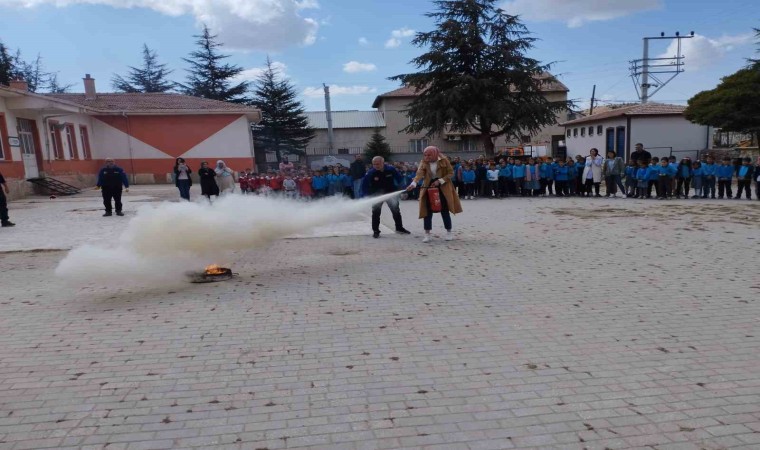 AFADdan ilkokul öğrencilerine yönelik deprem ve yangın tatbikatı