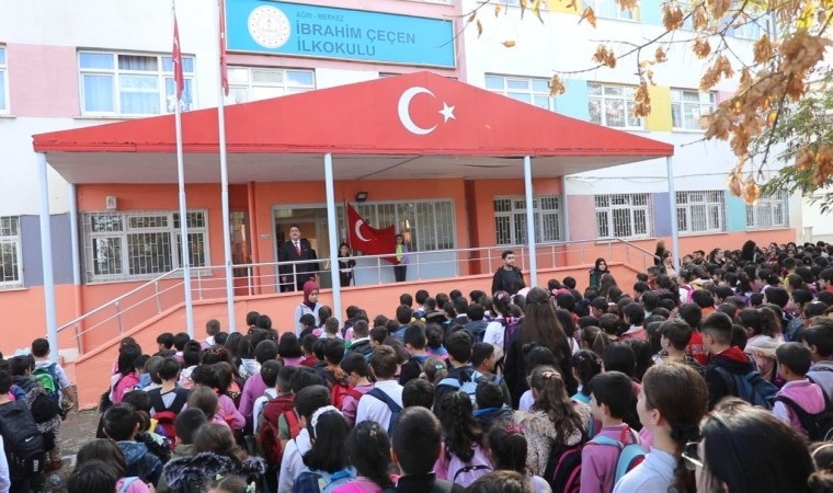 Ağrıda Filistin için bayrak töreni ve saygı duruşu