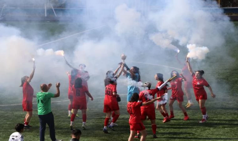 Aileleri futbol oynamalarına karşı çıkan Vanlı kızlar 2’nci Lig’e yükseldi; hedef Süper Lig