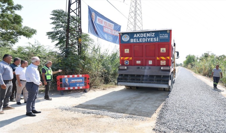 Akdenizde bahçe ve sera yolları soğuk asfalt ile kaplanıyor