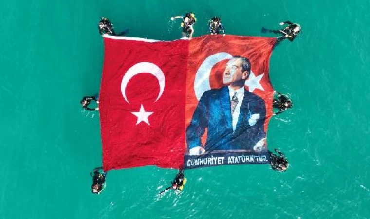 Akdeniz’de Türk bayrağı ve Atatürk posteri açtılar