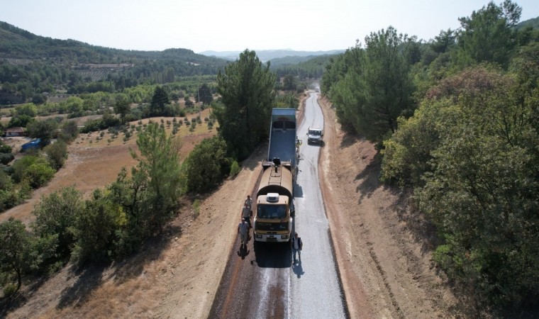 Akhisarda 111 kilometre asfalt çalışması