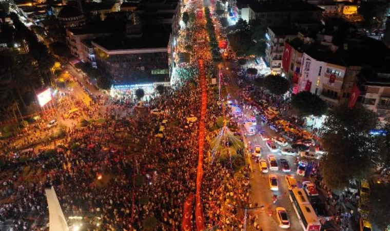 Alanya’da 100’üncü yıl kutlamalarında Funda Arar rüzgarı