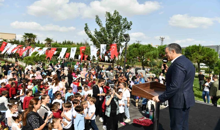 Anaokulu öğrencileri ürettikleri anahtarlıkları satıp sokak hayvanlarına mama aldı