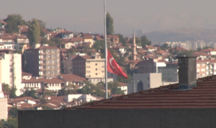 Ankarada bayraklar yarıya indi