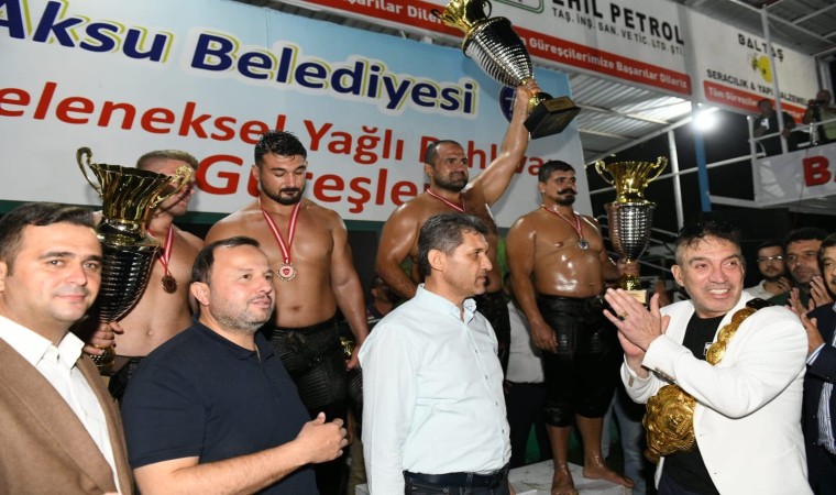 Antalya Aksuda başpehlivan Mehmet Yeşil Yeşil oldu