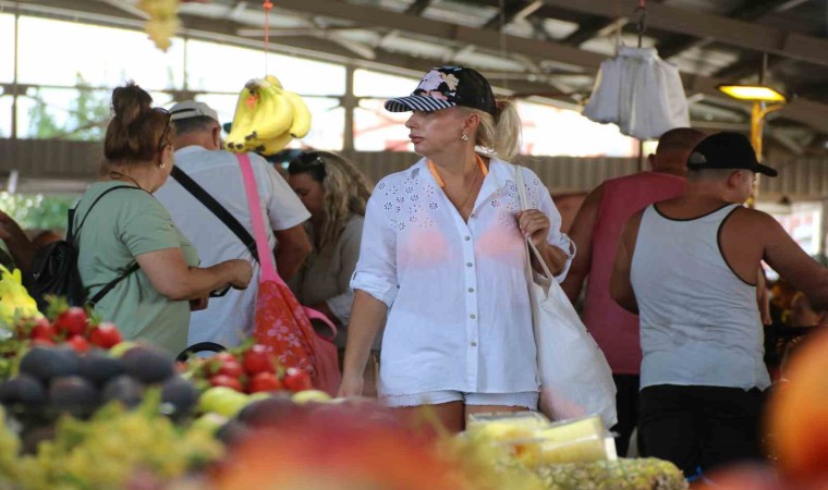 Antalyada bağıran pazarcıya taviz yok, anonslarla sürekli uyarılıyorlar