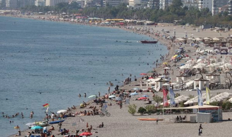 Antalya’da ekimin son haftasında deniz keyfi