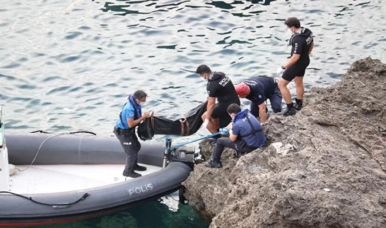 Antalya’da falezlerdeki kayalıkta kadın cesedi bulundu