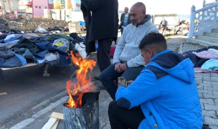 Ardahan’da soğuk hava etkili; ateş yakıp müşteri beklediler