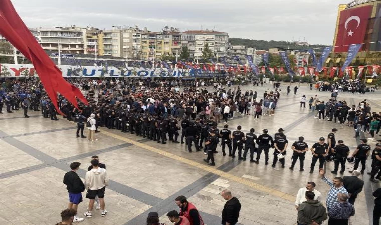 Arkadaşları yurttaki asansöre sıkışarak ölen öğrencilerden oturma eylemi (3)