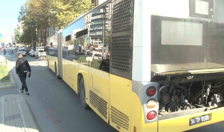 Arnavutköyde İETT çilesi: Seyir halindeki otobüsten duman yükseldi, yolcular araçtan indirildi