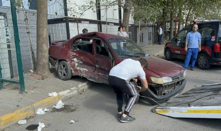 Ataşehir’de şüphelendiği motosikleti kovalayan polis başka bir araca çarptı: 2 yaralı