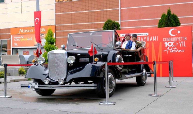 Atatürkün tören aracı olarak kullandığı otomobilin replikası Kastamonulularla buluştu