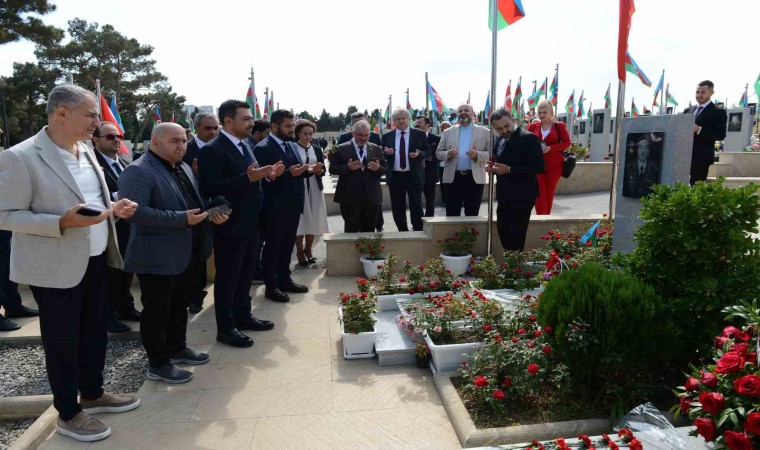 ATO Başkan Vekili Yılmaz, Haydar Aliyevin mezarını ziyaret etti