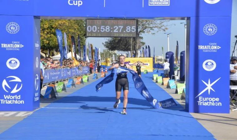 Avrupa Triatlon Kupası elit kadınlar kategorisinde birinci Annabel Mortan oldu