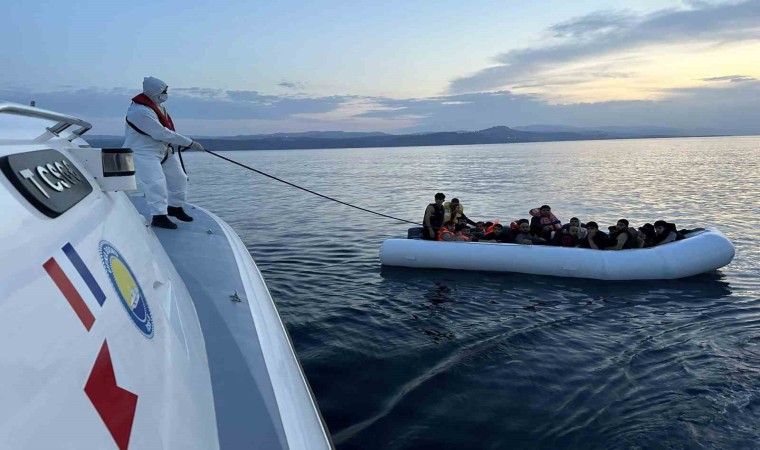 Ayvacık açıklarında 136 kaçak göçmen kurtarıldı, 29 kaçak göçmen yakalandı