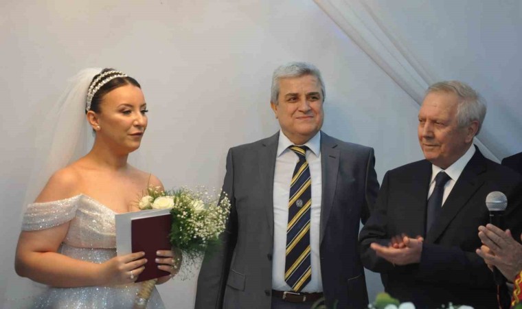 Aziz Yıldırım, Salihlide nikah şahidi oldu