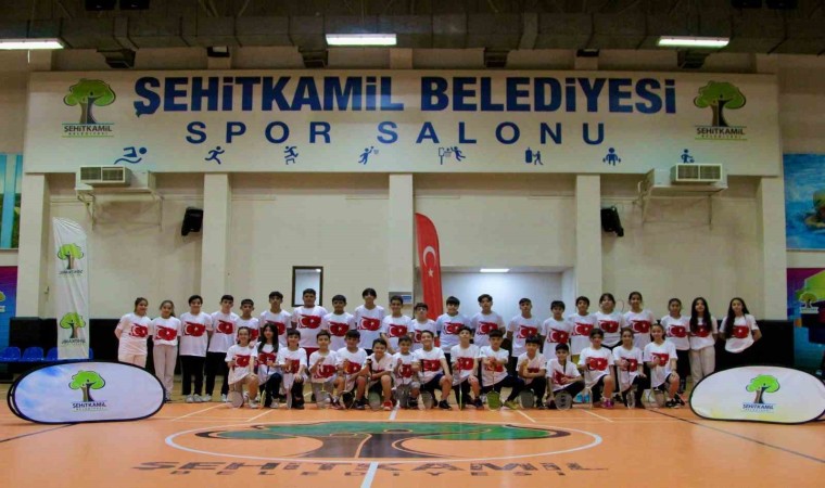 Badminton Kupasında usta raketler yarıştı