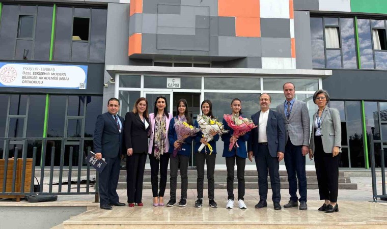 Badminton şampiyonlarına Dr. Hüseyin Bozkurttan ödül