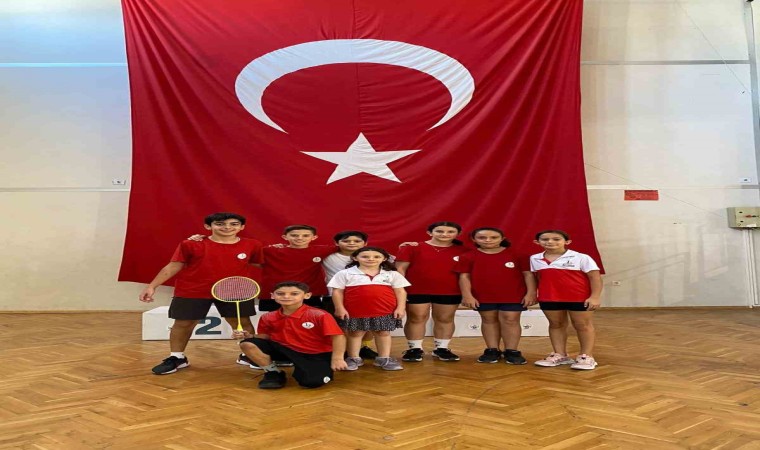 Badmintonda Bayraklı farkı!