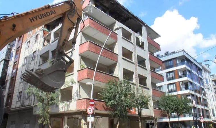 Bahçelievler’de patlamanın olduğu apartmanın yıkımı başladı 