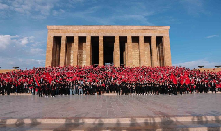 Bahçeşehir Kolejinden 5 bin kişiyle Ataya 100üncü yıl ziyareti