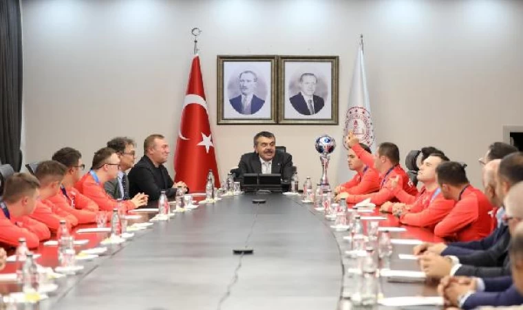 Bakan Tekin, Down Futsal Milli Takımı’nı ağırladı