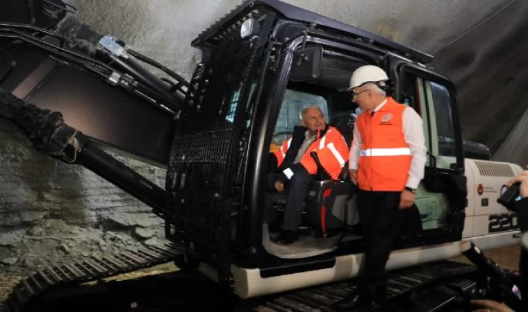 Bakan Uraloğlu, Erzincan Sünebeli Tüneli’nin ışık görme törenine katıldı