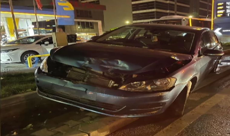 Bakırköy’de otomobilin motosikletliye çarptığı anlar kamerada 