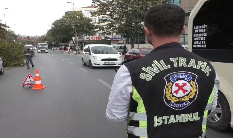 Bakırköyde yaya geçidi denetiminde bazı sürücüler cezalara itiraz etti